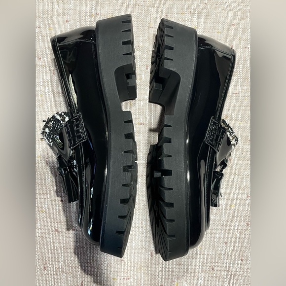 Black Patent Leather Tassel Loafers by Bruno Magli. 
EU 39.5
US 9 - Picture 9 of 16